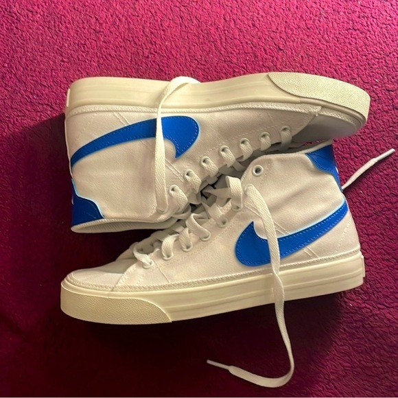 NEVER WORN NIKE HIGHTOPS - Picture 1 of 5